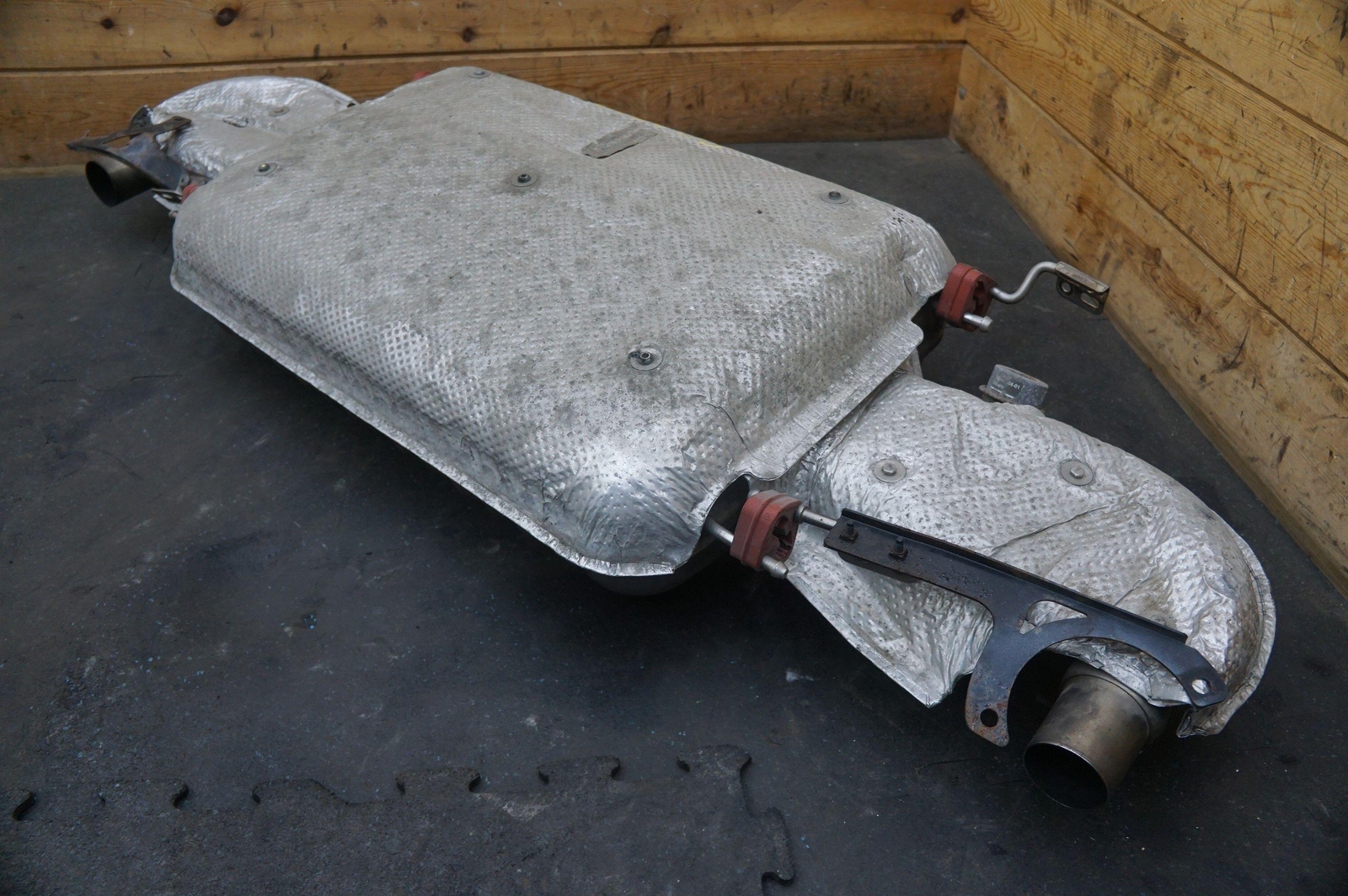 Rear Exhaust Muffler Tail Pipe AD43-5230-AE AD435230AH Aston Martin Rapide 2010