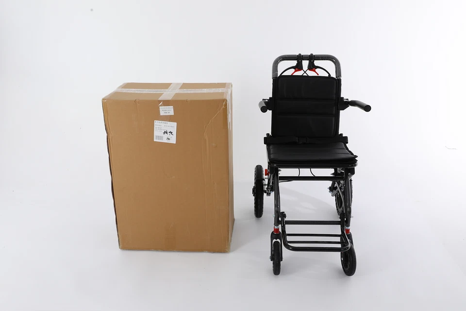 Silla de ruedas de viaje portátil negra plegable silla de ruedas de transporte con bolsa de almacenamiento Foto 4 de 4