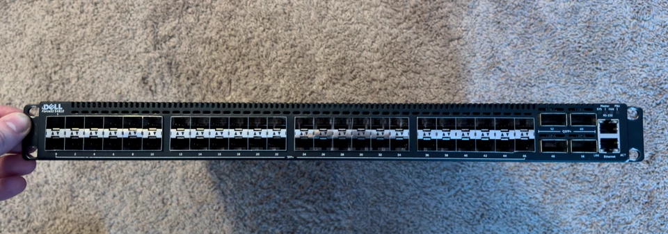 戴尔 Force10 S4810P-AC 52 端口网络交换机 | 48 10GbE SFP+ | 4 40GbE QSFP+ — 第 3/4 张图片