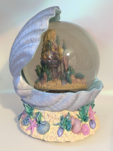 Barbie Magical Mermaid San Francisco Music Box Company Snow Globe 2002 Fonctionne - Photo 2 sur 17