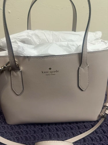 Borsa a tracolla Kate Spade in pelle rosa WKR00064 con cinturino staccabile.