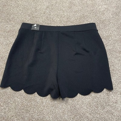 Express Scalloped Scallop Hem black Shorts Size Medium nwt