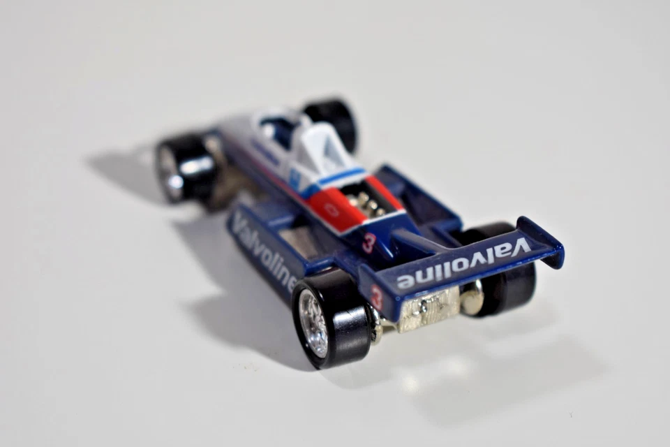 Hot Wheels 1992 Premiere Edition Al Unser Jr #3 Valvoline Pro Circuit Indy Car - Image 4 of 4