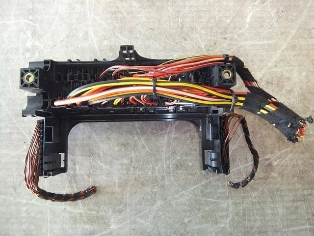 MERCEDES-BENZ Benz a class 2005 DBA-169032 Fuse Box [Used] [PA95895959] - Image 2 of 4