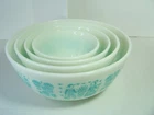 Vintage Pyrex Turquoise Amish Mixing Bowl Set of 4 Pre-Owned. Excellent Cond.