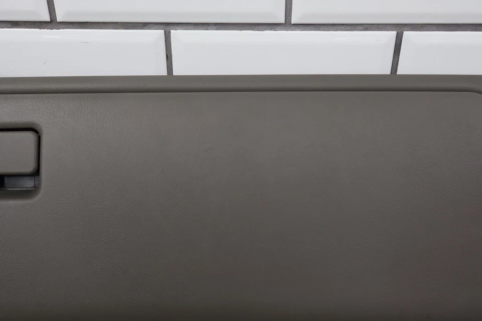 03-07 Chevy Silverado 2500HD compartimento caixa de luvas com painel surround cinza 922 - Imagem 4 de 4