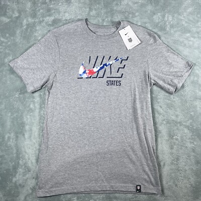 Nike Team USA Soccer States Graphic Logo T-Shirt Gray DZ3620-063 Mens Size L