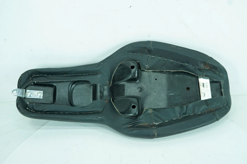 03 Harley Sportster XL883C Anniv. OEM Passenger Rider Driver Seat Saddle 1349 - Image 3 of 4