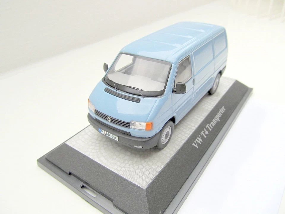 + VOLKSWAGEN VW T4 Transporter Modellauto hellblau 1:43 Premium Classixxs 13200 - Bild 2 von 4