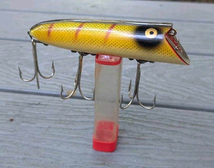 Heddon Basser 8500L Wood Lure - Perch Pattern Yellow Very Heddon Basser 8500L Wood Lure - Perch Pattern Yellow Very