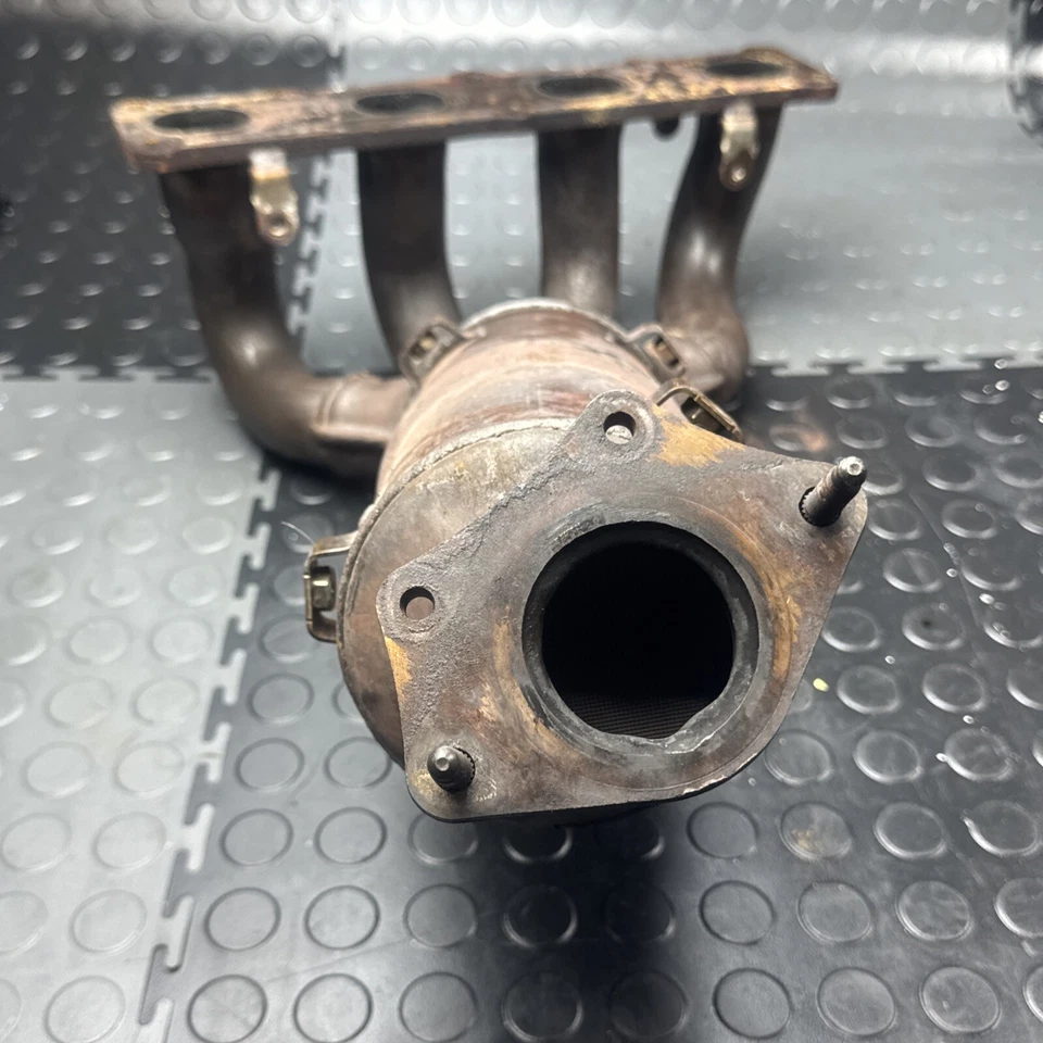 Jeep Cherokee 2014-2022 2,4 L tracción delantera colector de escape OEM 68234997AC Foto 3 de 4