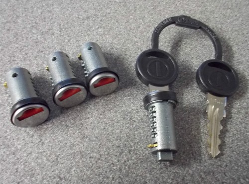 Zadi Vecam Caravan Motorhome Door Lock Short Tang Barrel Set Of 4 And 2 Keys ZK1