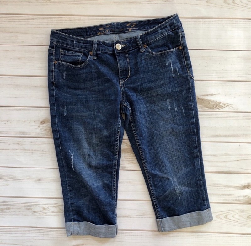Seven7 Distressed Cuffed Crop Jeans Size 8