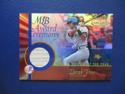 2001 Topps Derek Jeter GLR-DJ1 Rookie Gold Label MLB Award Ceremony Relic Card
