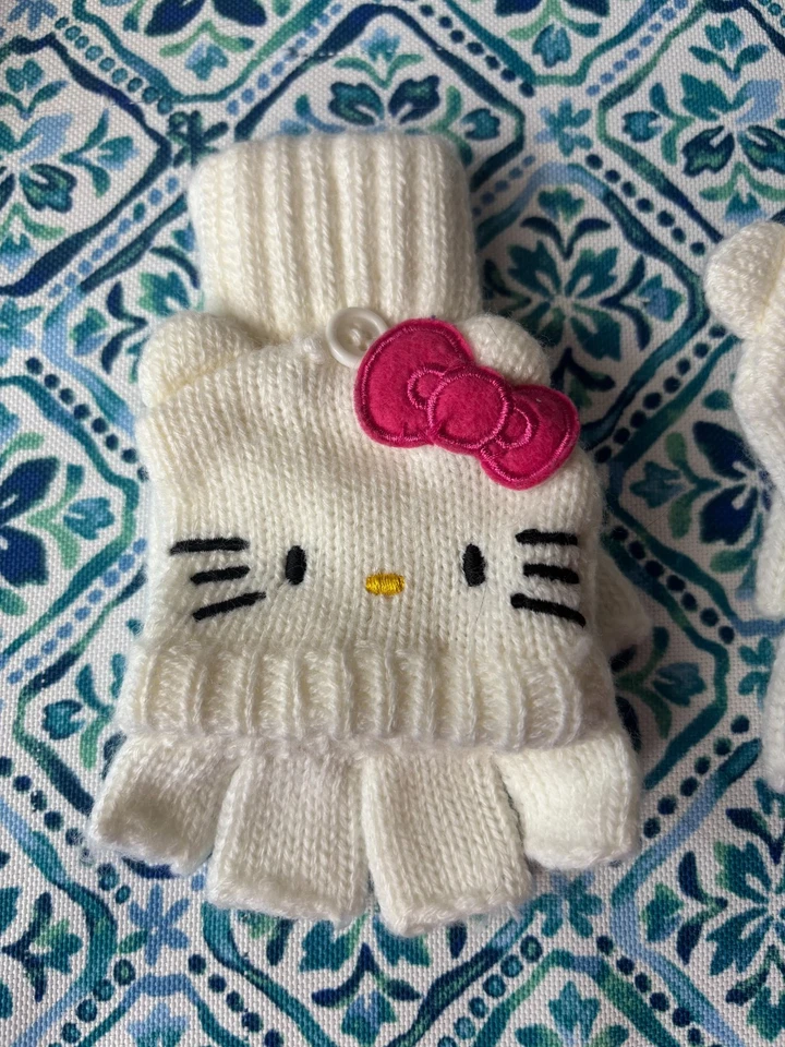 Hello Kitty SanRio Girls White Mittens Gloves Pink Bow Youth Size Medium 2013 - Image 2 of 4
