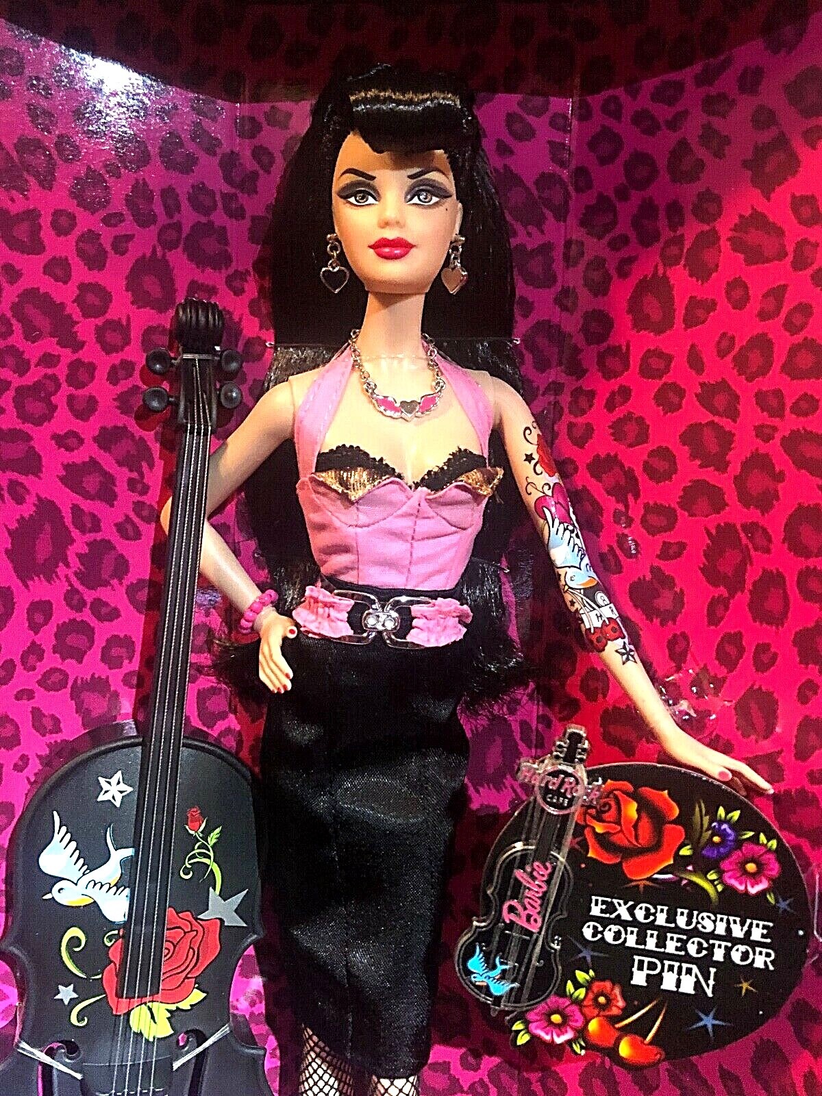 2005年ハードロックカフェのバービータトゥー限定ピンバッチ付きRockコラボ