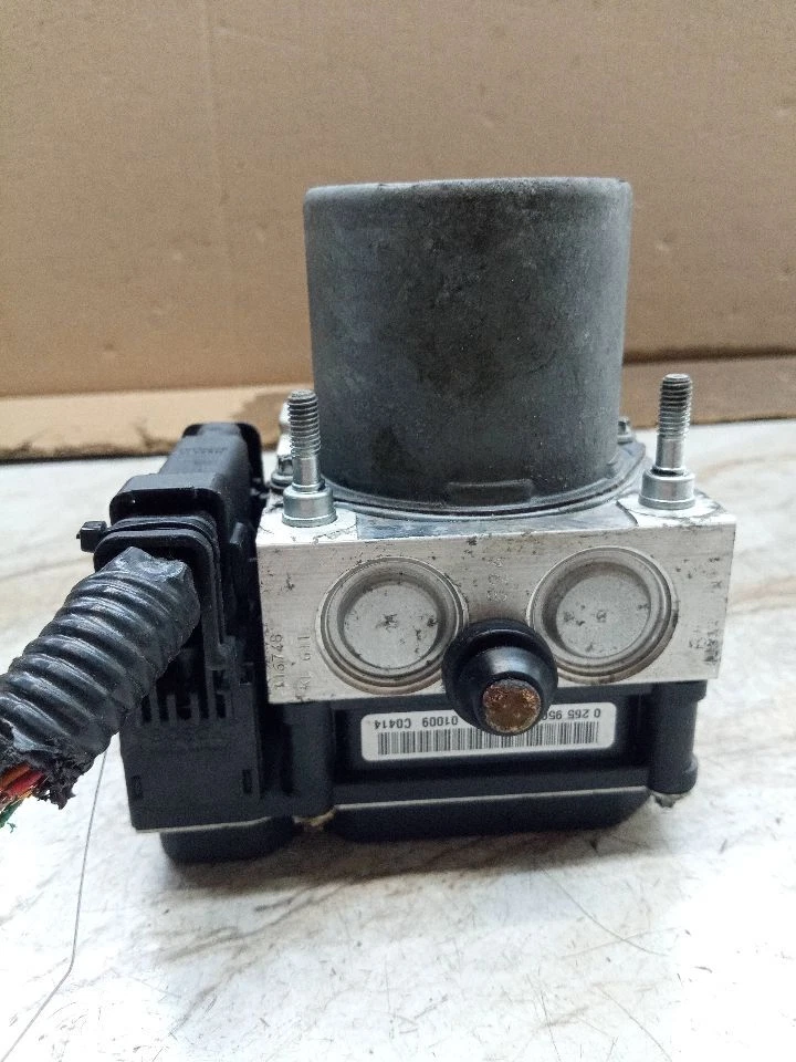 Used ABS Modulator fits: 2011 Acura Rdx Modulator Assembly vehicle stability ass - Image 2 of 4