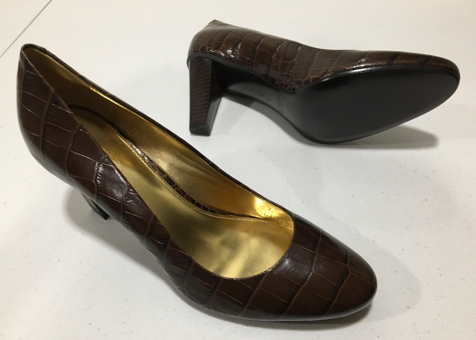 Coach Women's Brown Croc Embossed Leather Pumps Heels… Gem