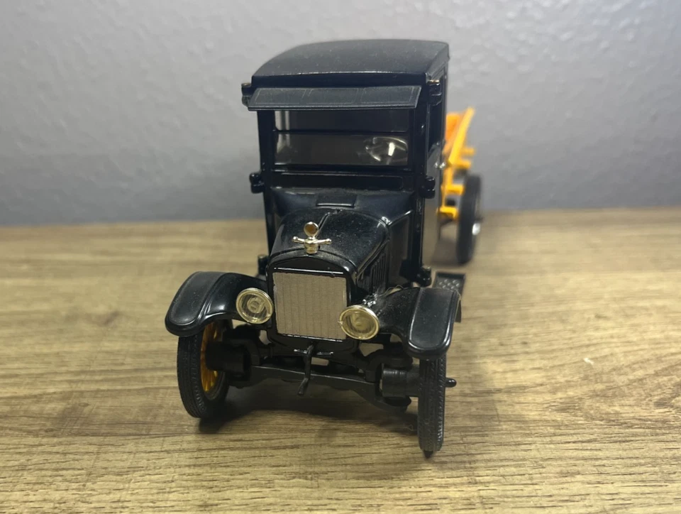 Signature Models - 1923 Ford Model TT Pick Up Truck - Black - 1:32 Diecast - Image 3 of 4