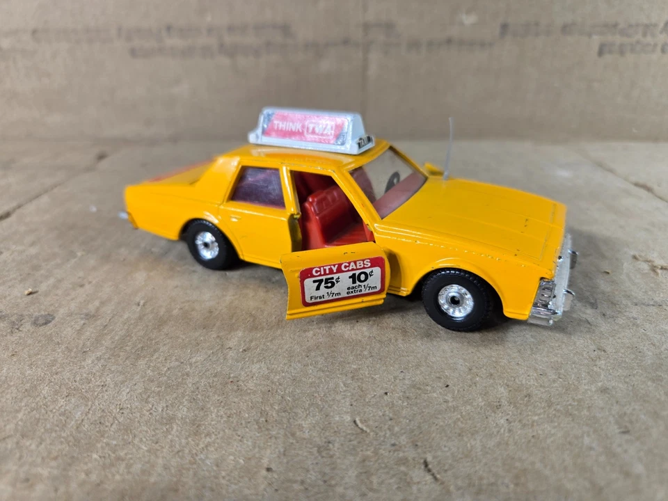 Rare Vintage CORGI Chevrolet Caprice Classic TWA Taxi Cab Great Britain Original - Image 3 of 4