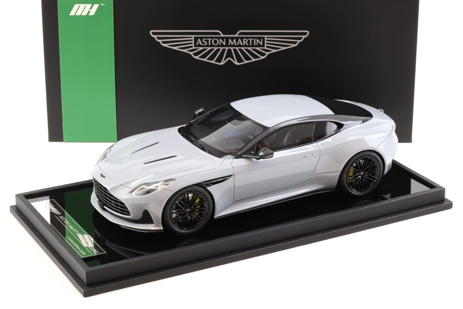 MOTORHELIX MH027NG 1:18 Aston Martin DB12 4.0L V8 Coupe, Nardo Grey, 2023 - Limi