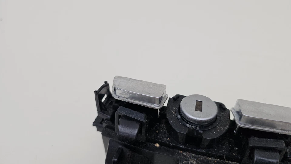 BMW 550i GT F07 2010-2016 consola central bisel reposabrazos llave de bloqueo 9142175-06 OEM Foto 2 de 4