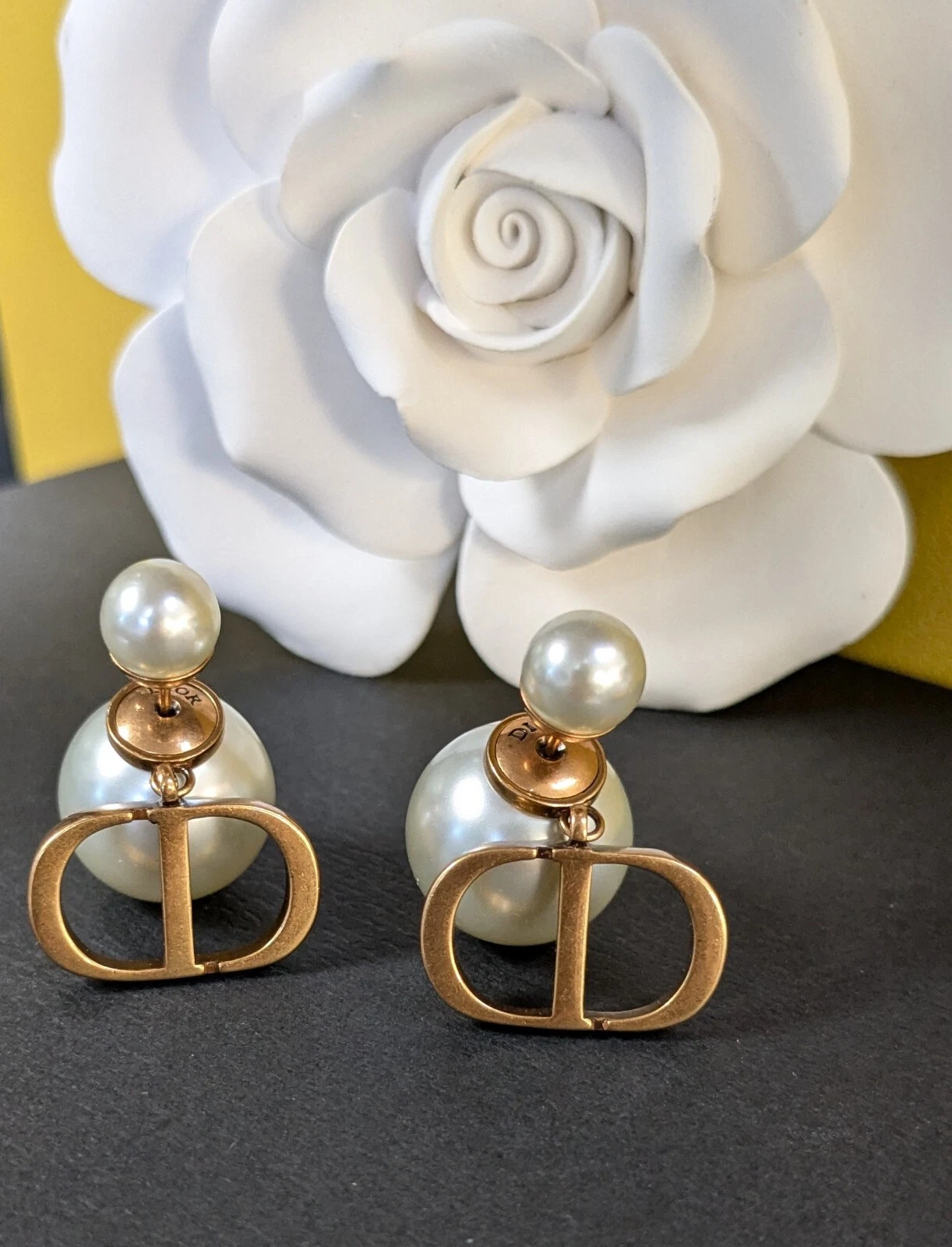 Boucles d'oreilles anciennes Dior tribales perle