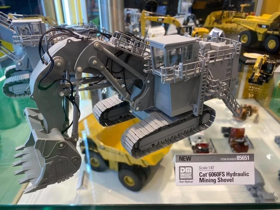 DIECAST MASTERS - Escavatore minerario CATERPILLAR 6060FS - 1/87 - DCM85650 - Immagine 2 di 4