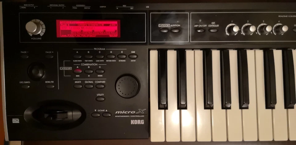 Synthesizer KORG MICRO X mit Netzteil im Transportkoffer - Bild 3 von 4