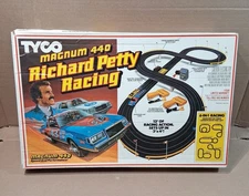 Tyco Magnum 440 Richard Petty Racing HO Slot Car Race Set Complete Tested