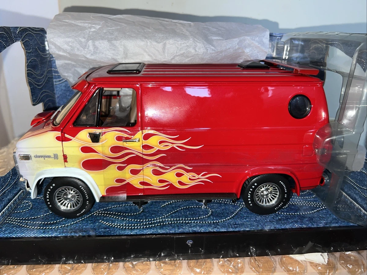Highway 61 1/18 Chevrolet G-Series Van 1976 Blanche – Sunstar (neuf, Prévente)