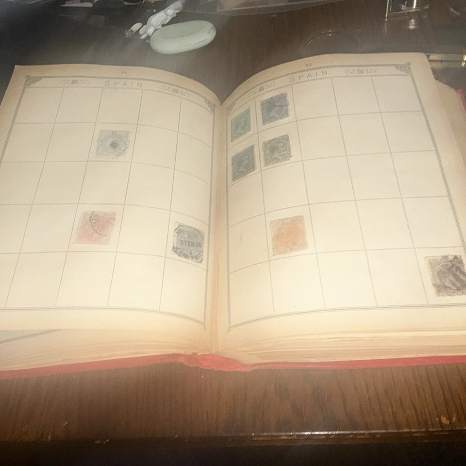Old Lincoln Stamp Album 12th Edition Containing Worldwide Stamps See Scans - Image 2 of 4