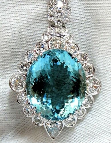 Colliers et pendentifs de pierre précieuse aigue-marine