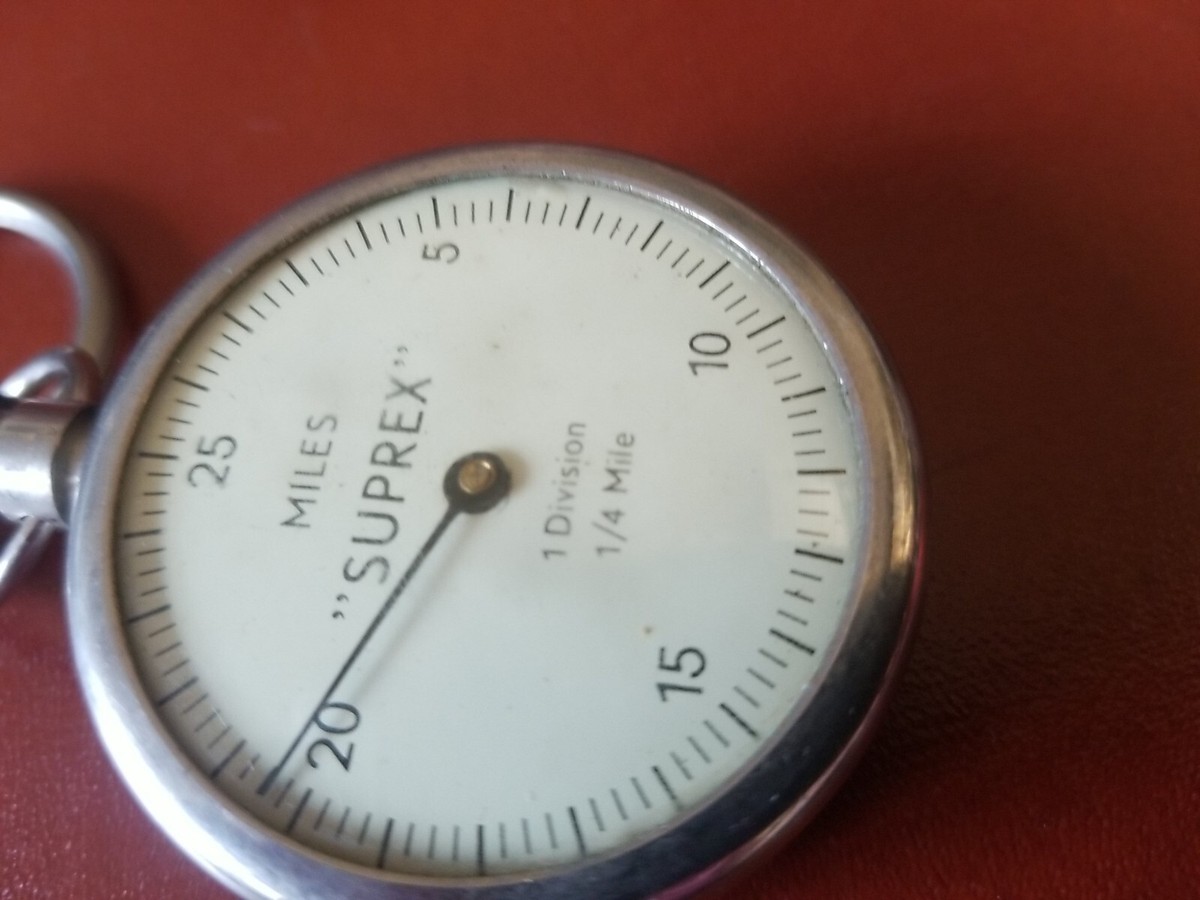 OUTIL ANCIEN - Pile à godets complète dans son réceptacle avec fermoir