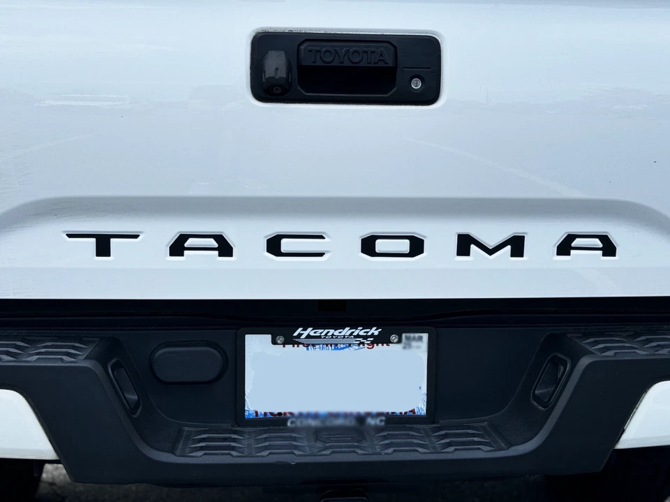 Letras de calcomanías Toyota Tacoma para puerta trasera 2016-2023 Foto 2 de 3