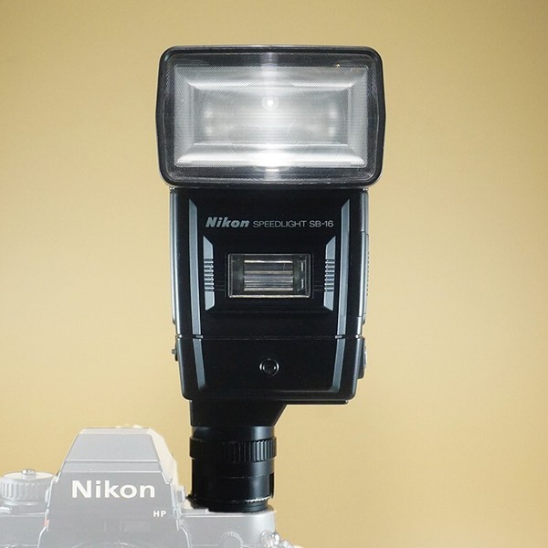 Nikon SPEEDLIGHT SB-16. En excelente estado. Funcionamiento correcto. ¡OCASIÓN!!