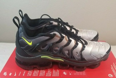 nike air vapormax plus green and black