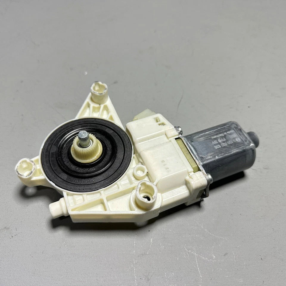 Mercedes-Benz E63 AMG 2010-2015 puerta del conductor delantera izquierda ventana motor de vidrio OEM Foto 2 de 4