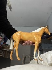 BESWICK HORSE FIGURINE THE HUNTSMAN'S HORSE PALOMINO GLOSS MODEL No. 1484