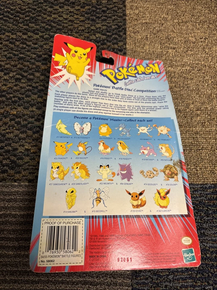 Figuras de batalha Hasbro Pokémon Psyduck e Golduck 1999 com bola e discos fechados - Imagem 2 de 4