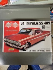 New Sealed Lindberg '61 1961 Chevy Impala SS 409 1/25 Model Car Kit