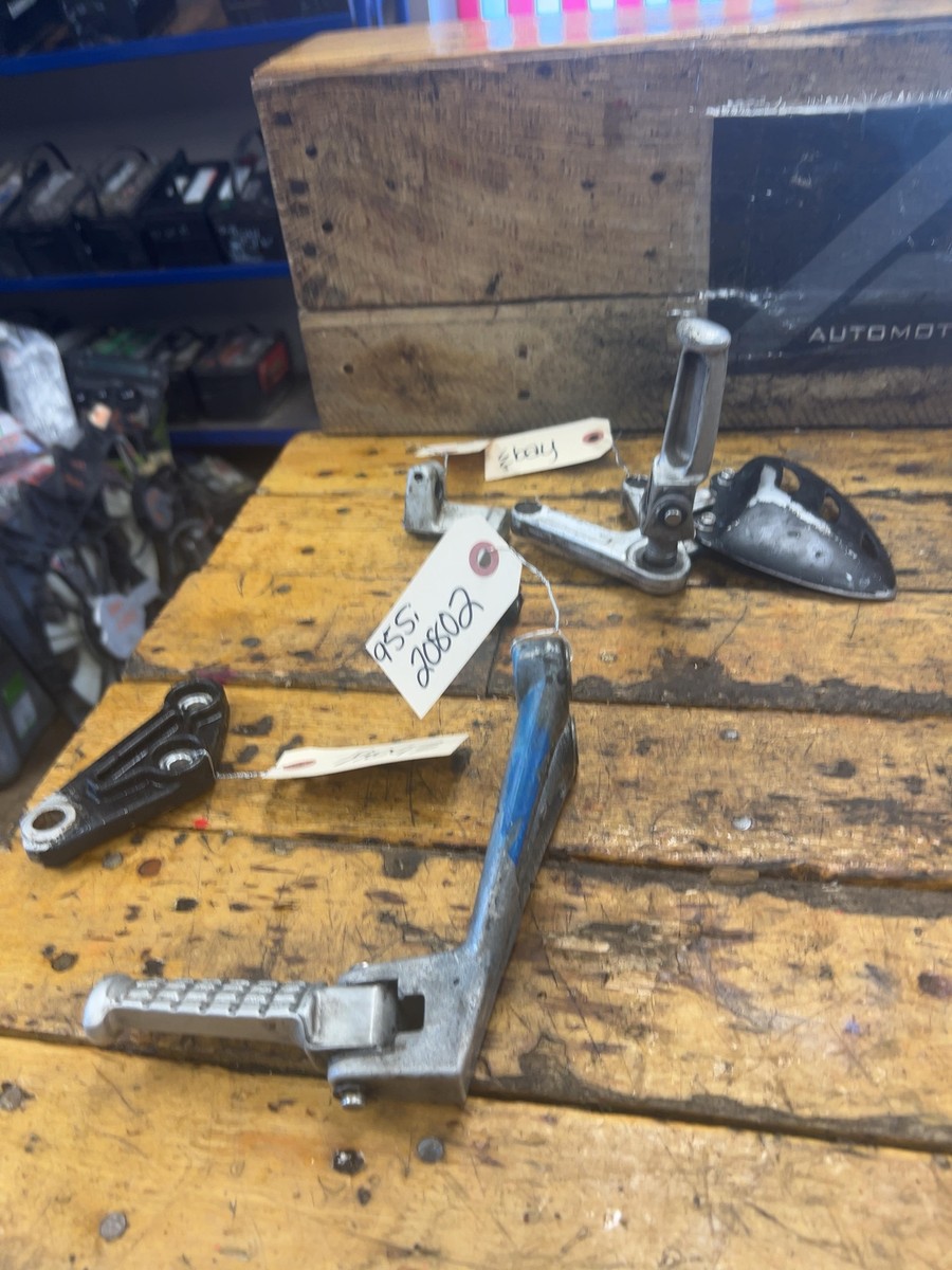 1998 TRIUMPH DAYTONA T595 PEDALS/FOOTRESTS/BRAKE LINKAGE