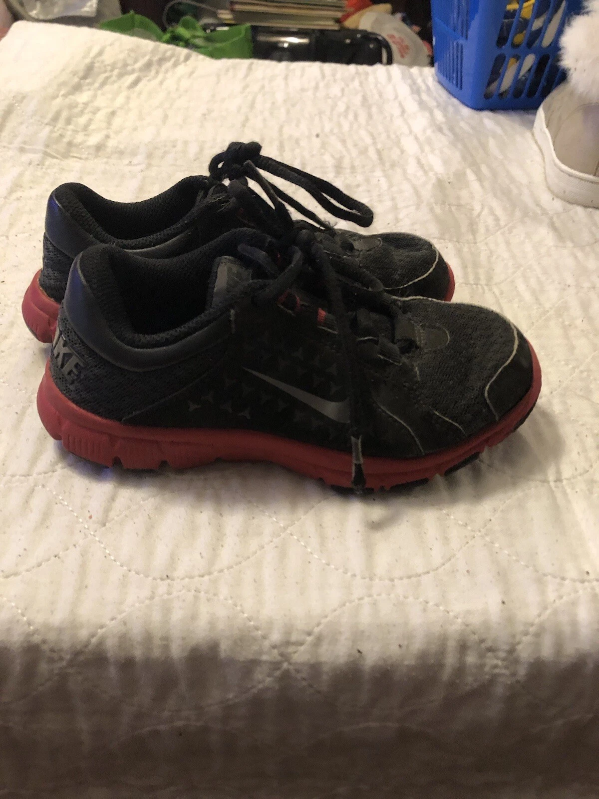 Nike Flex Supreme TR Youth Size 12C Black Red Athletic Gym Cross Training Shoes