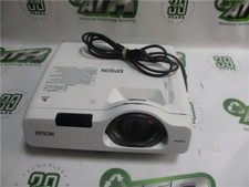 Epson H674A Projector 2700 Lumens 1080p 1024x768 3017 Lamp Hours w Power Cord