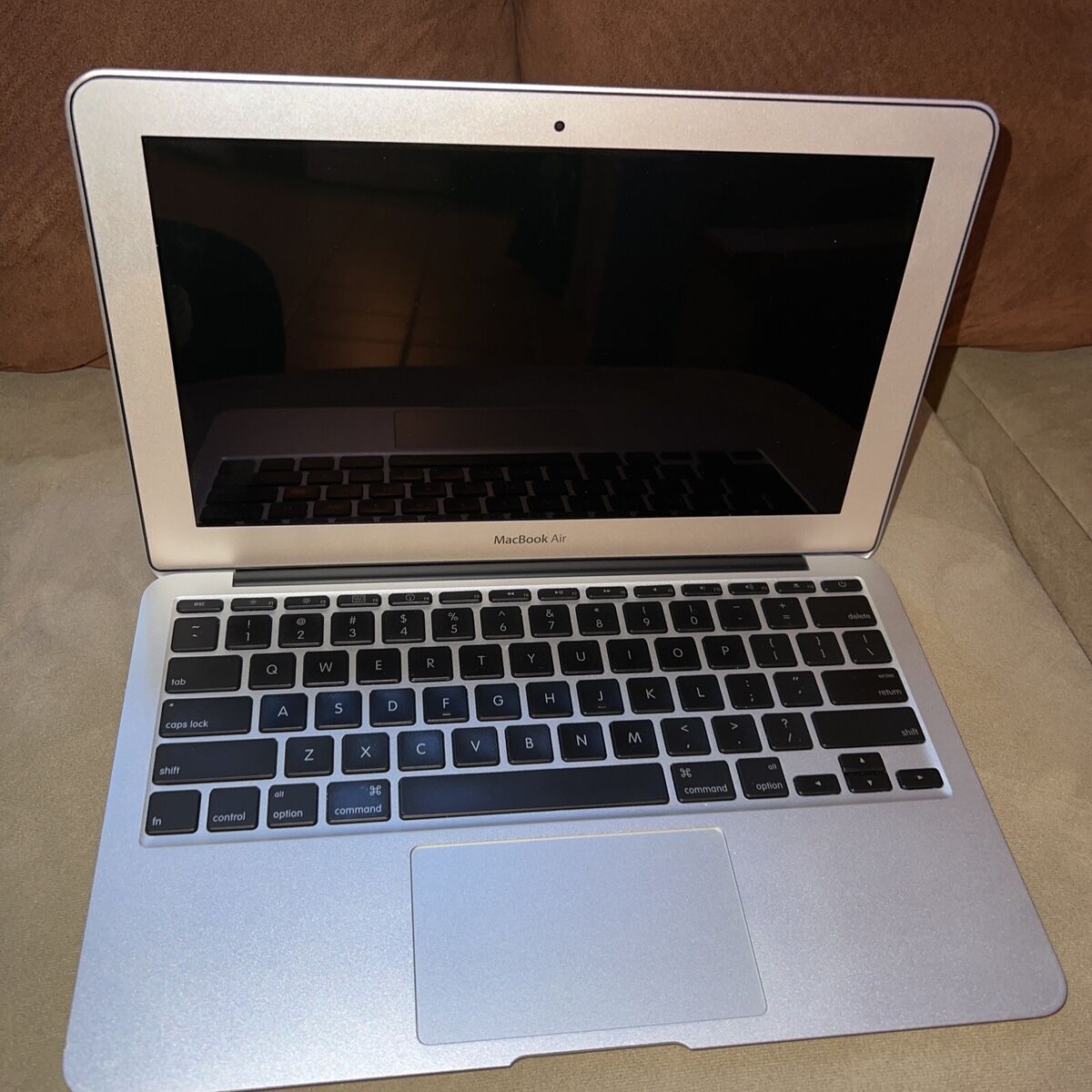 Apple MacBook Air A1370 11.6 Apple MacBook Air A1370 11.6