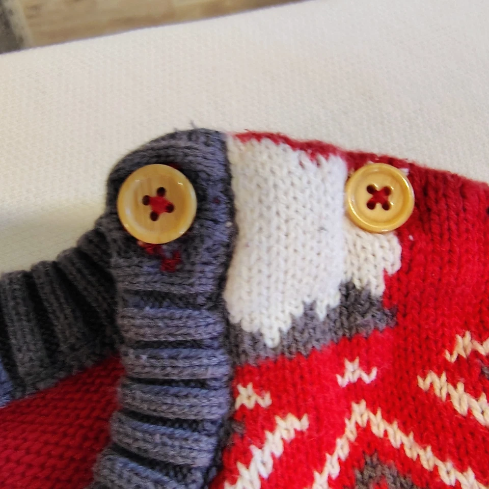 Suéter Tejido Pesado Gnomo FEO FEO Navidad/Vacaciones Holiday Time Rojo para Niños Talla 5T. Foto 2 de 4