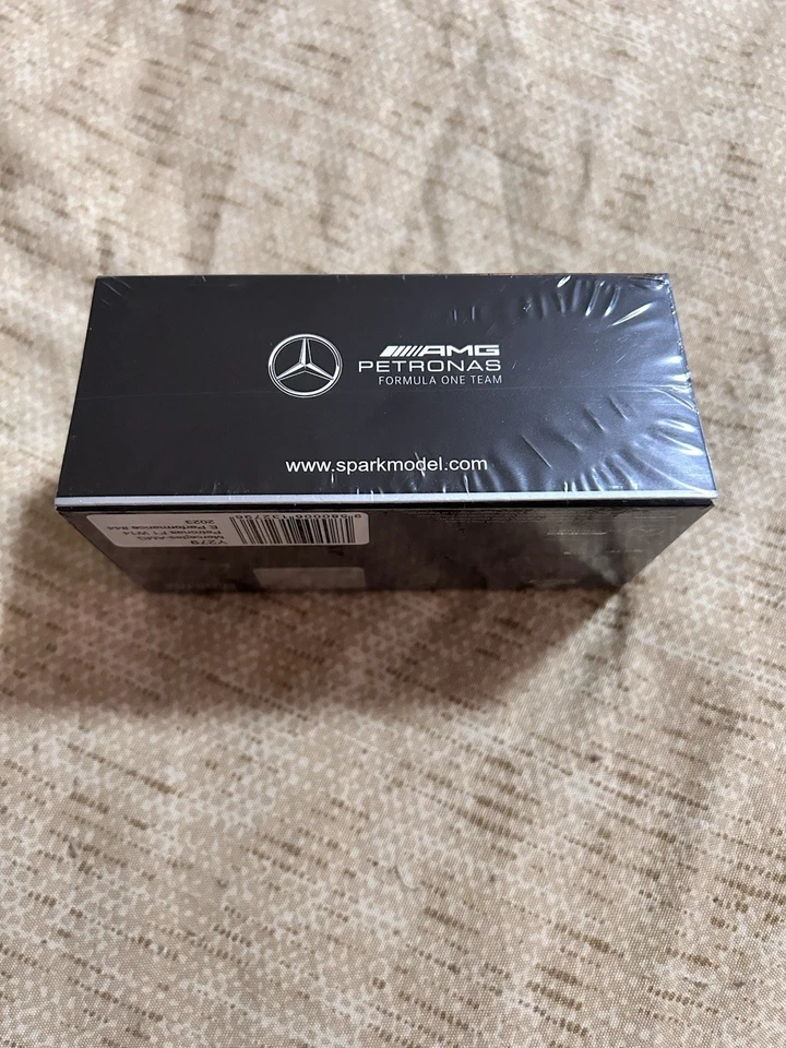 Spark Mercedes AMG Petronas Formula One Lewis Hamilton 1:64 🔥 NEW Limited ✅ - Bild 4 von 4