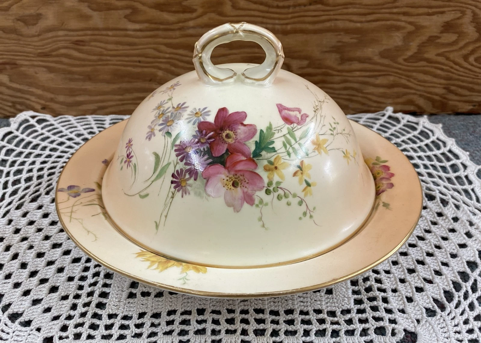 GORGEOUS ROYAL WORCESTER Covered BUTTER CHEESE DISH Floral Gold Trim ENGLAND