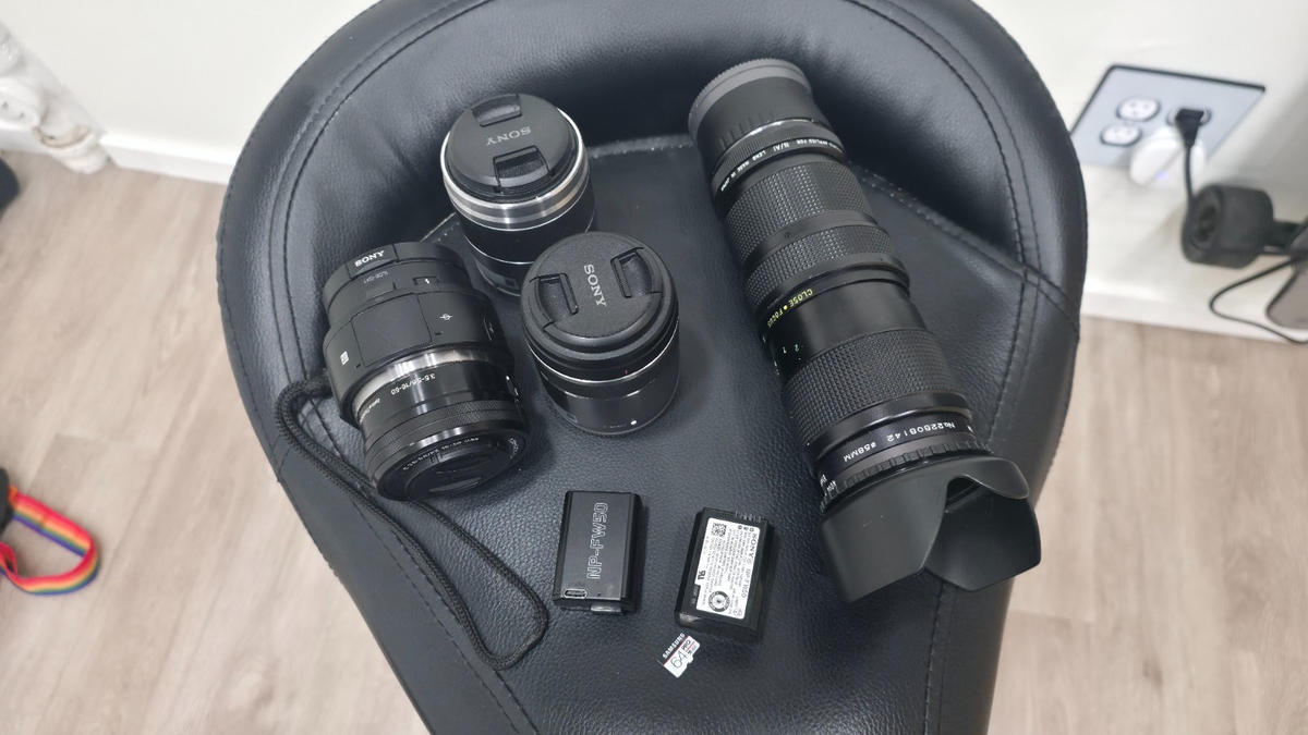 Sony Alpha ILCE-QX1 E-Mount Lens-Style Camera Body - Tons