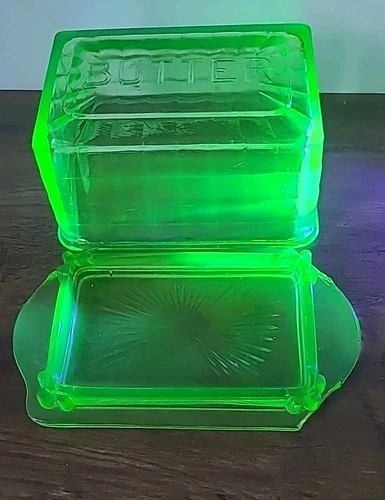 Green Depression Vaseline Uranium Glass Covered Butter Dish, Block Optic green